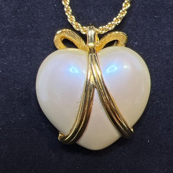 Joan Rivers Gold Tone Rope Chain Necklace W/Faux Pearl Heart Pendant (4204) - Picture 3 of 4